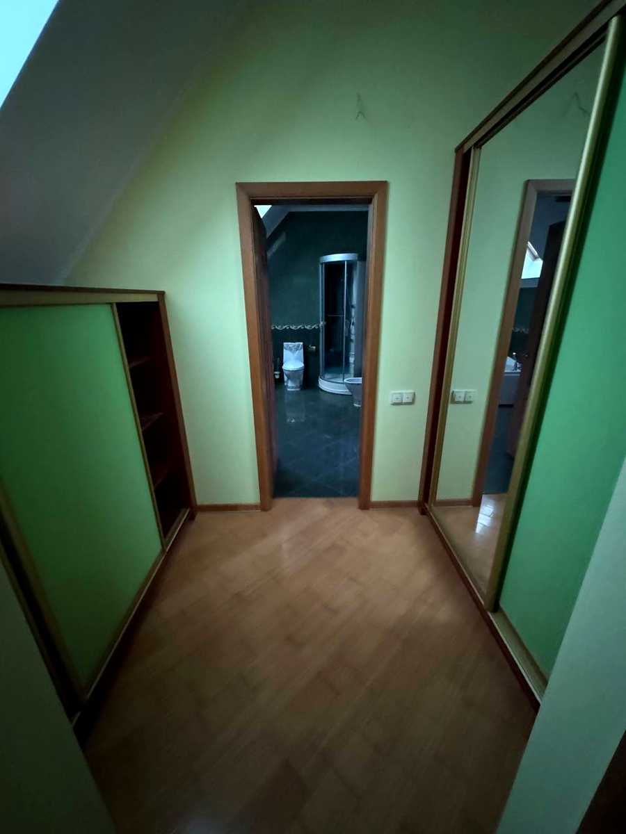 1879849668701036