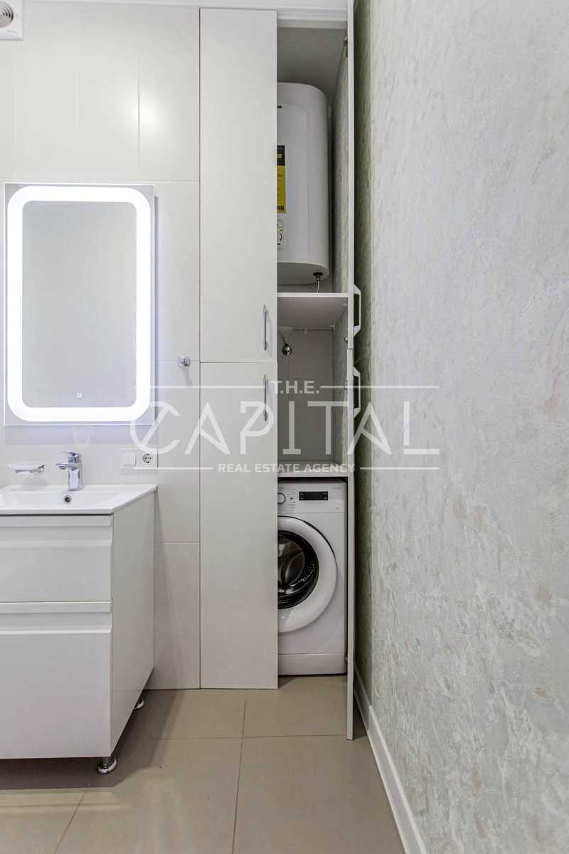 1879852353877905