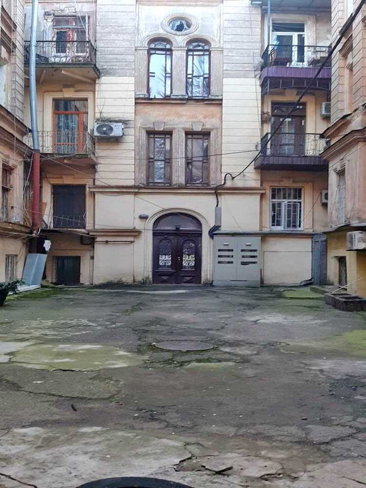 1879852767108563