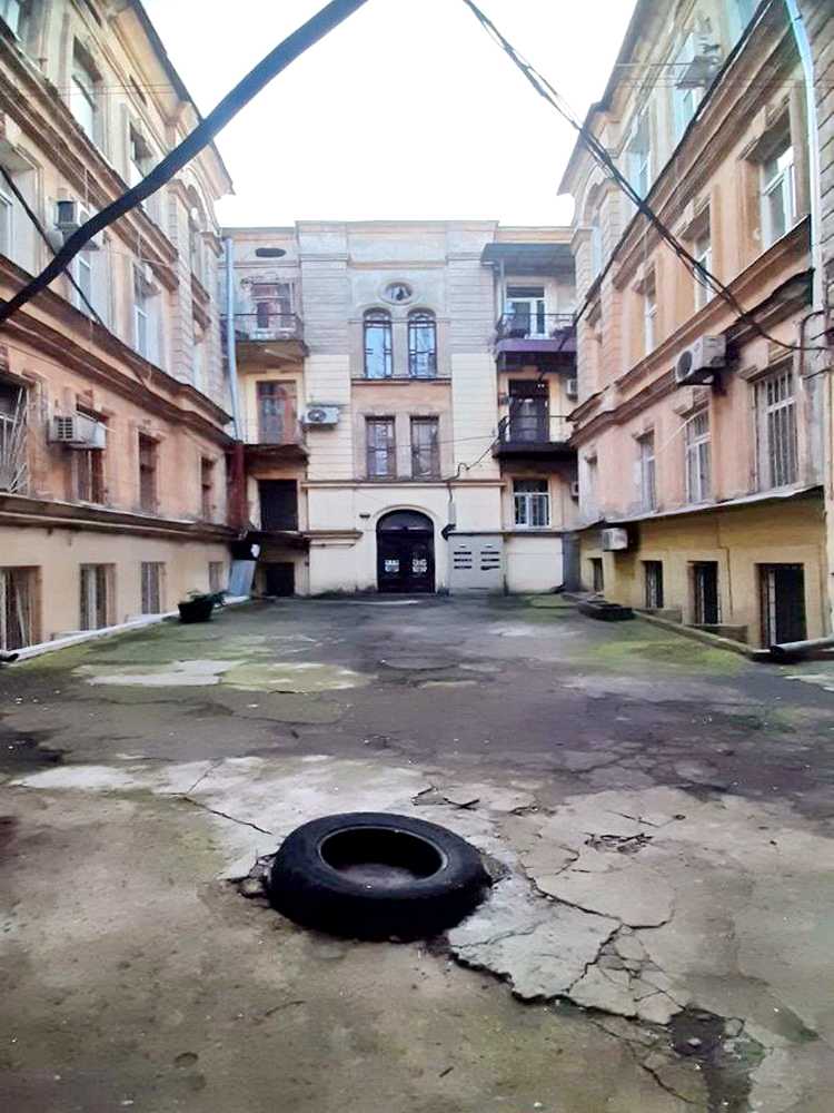 1879852767134235