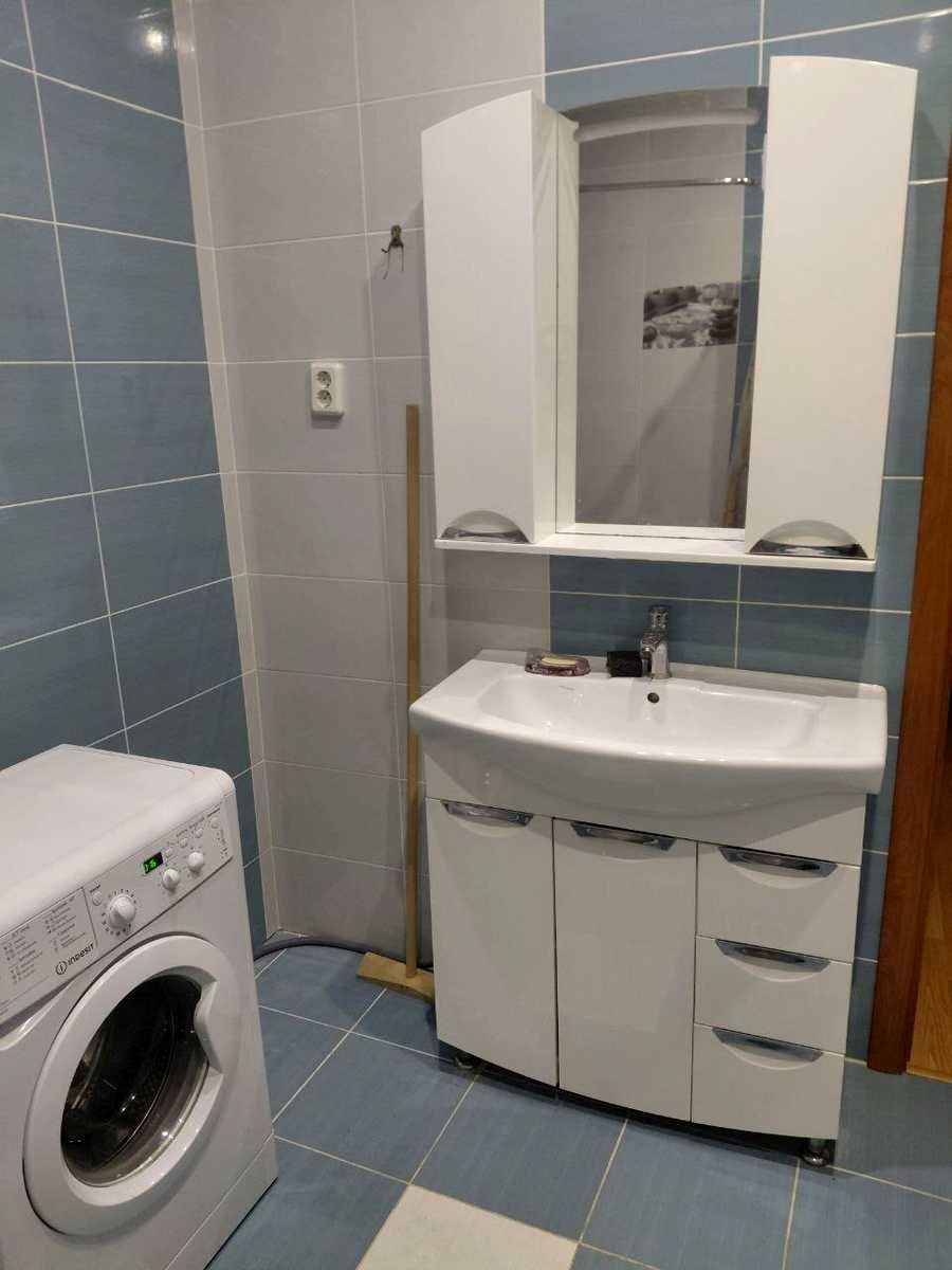 1879854860375384