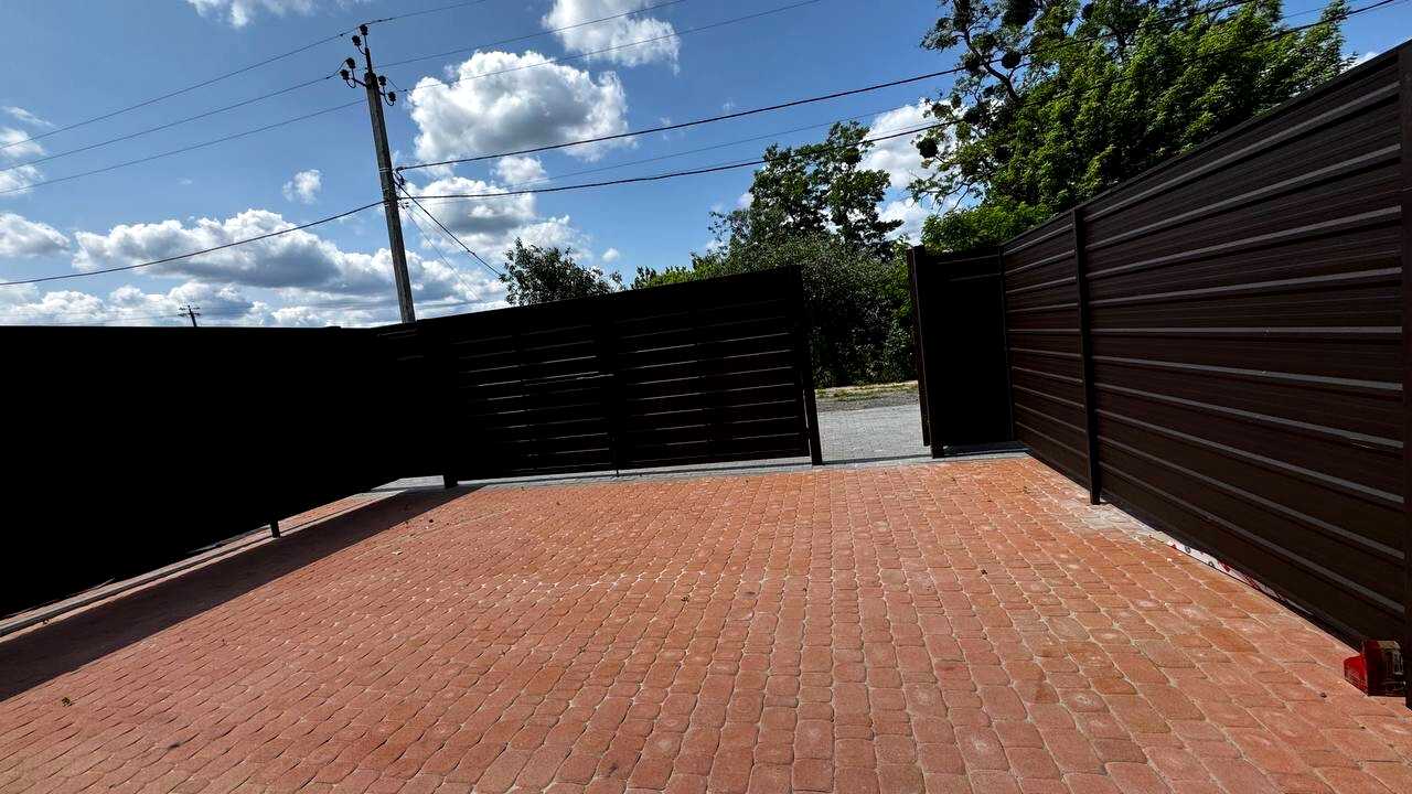 1879856158692106