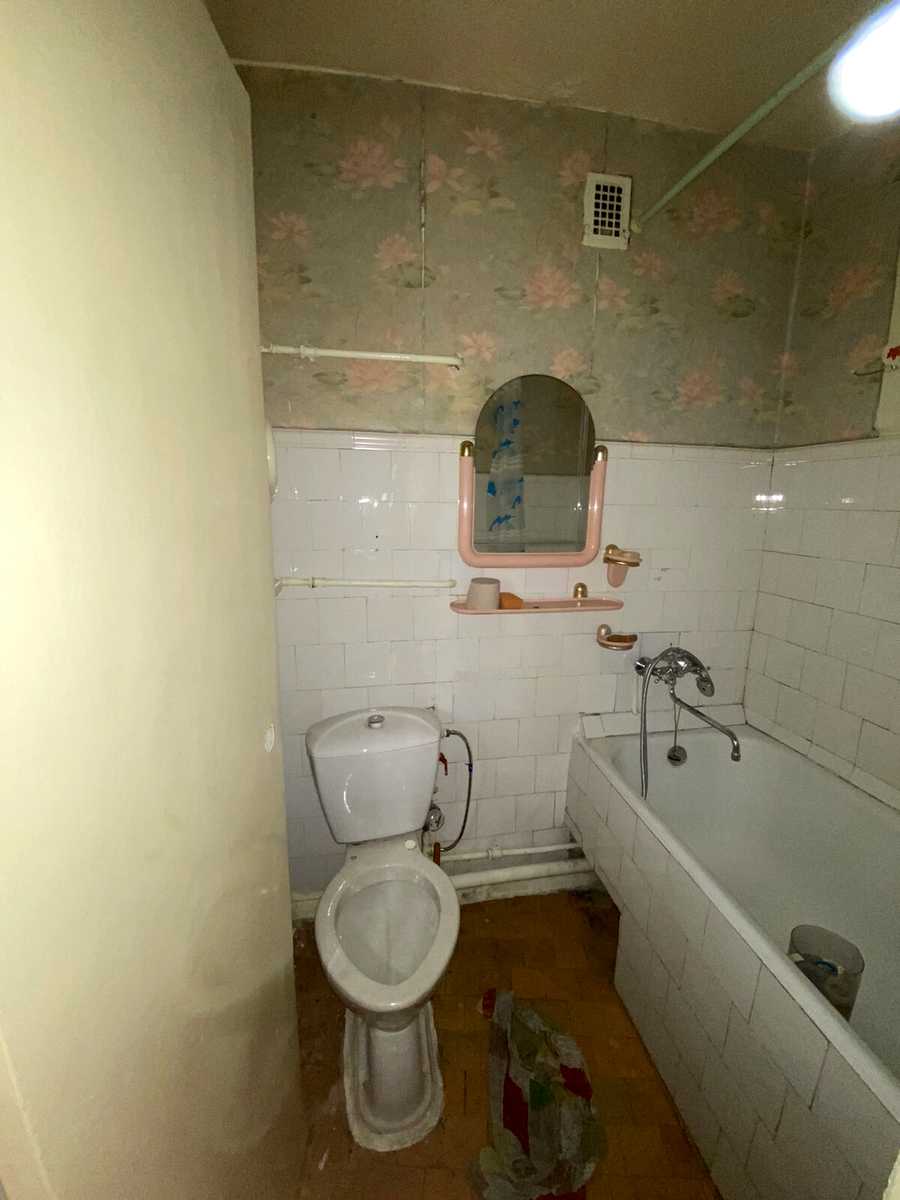 1879858711936935