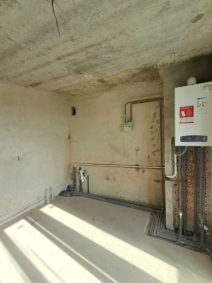 1879870694405560