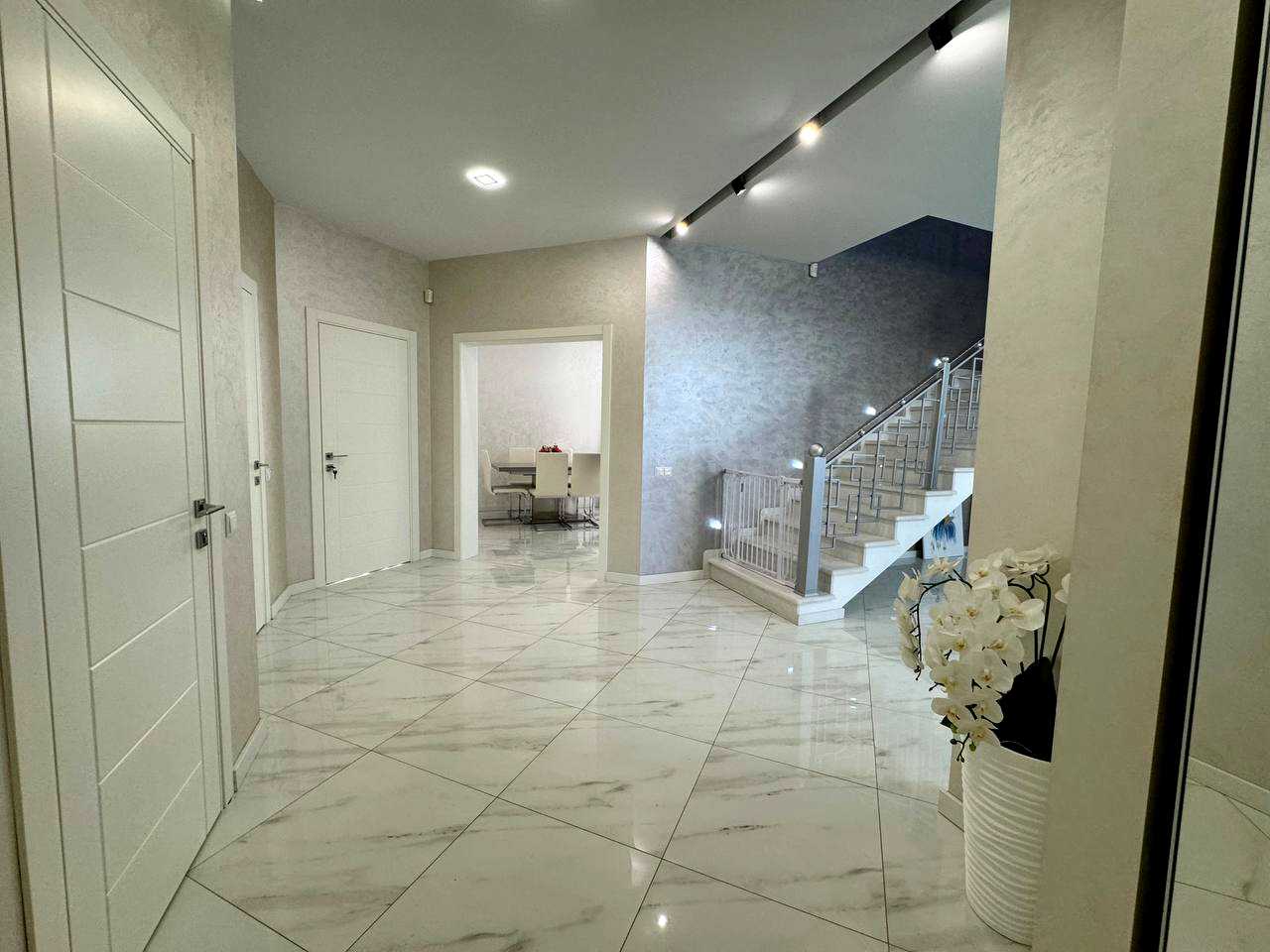 1879874729802654