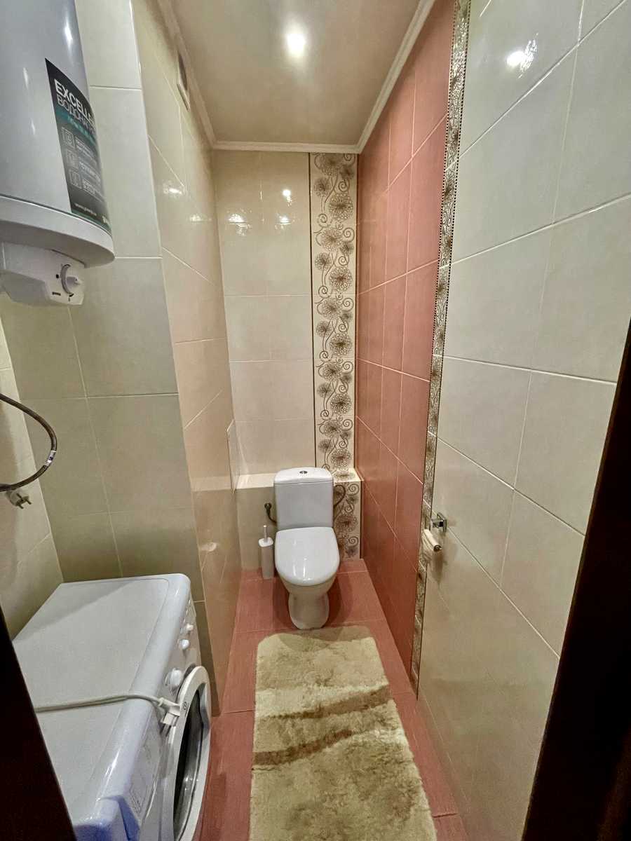 1879904423637305