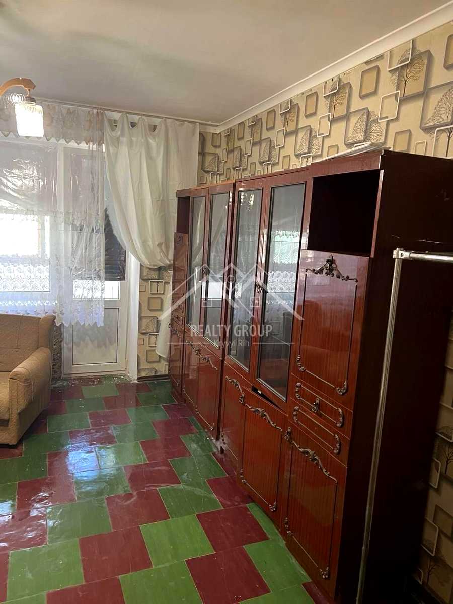1879915623275643