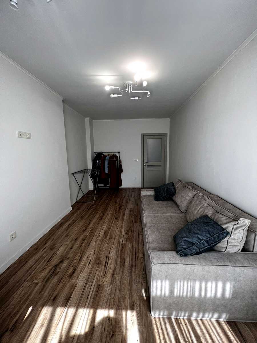 1879924950911680