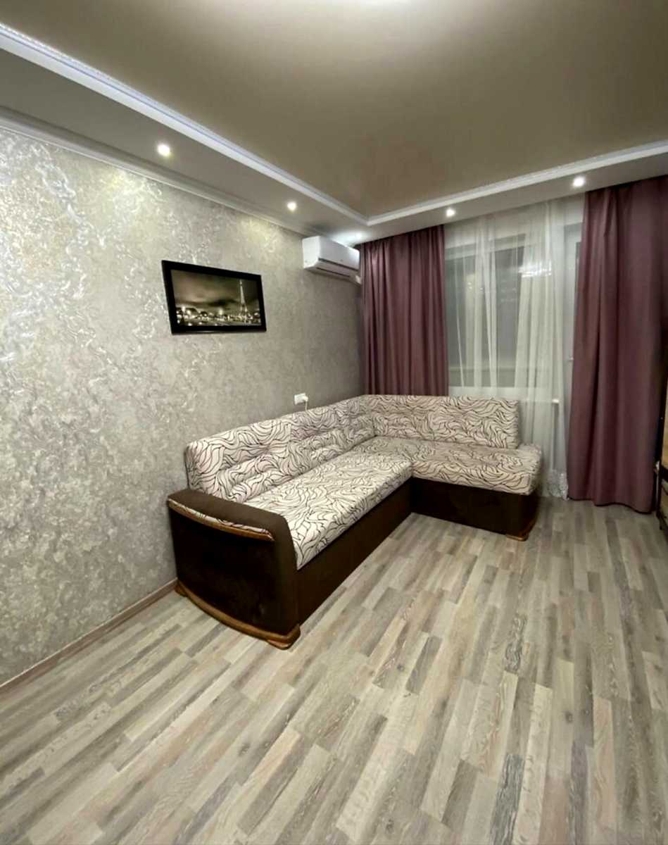 1879935043082371