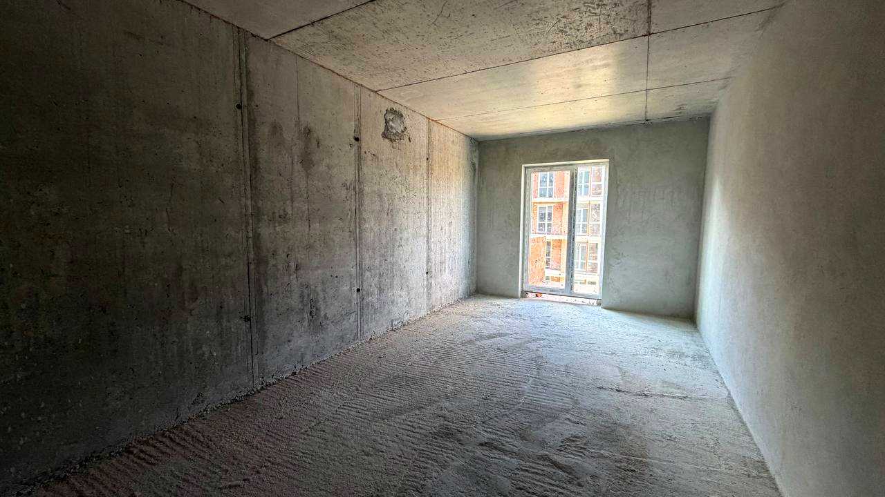 1879940838750683