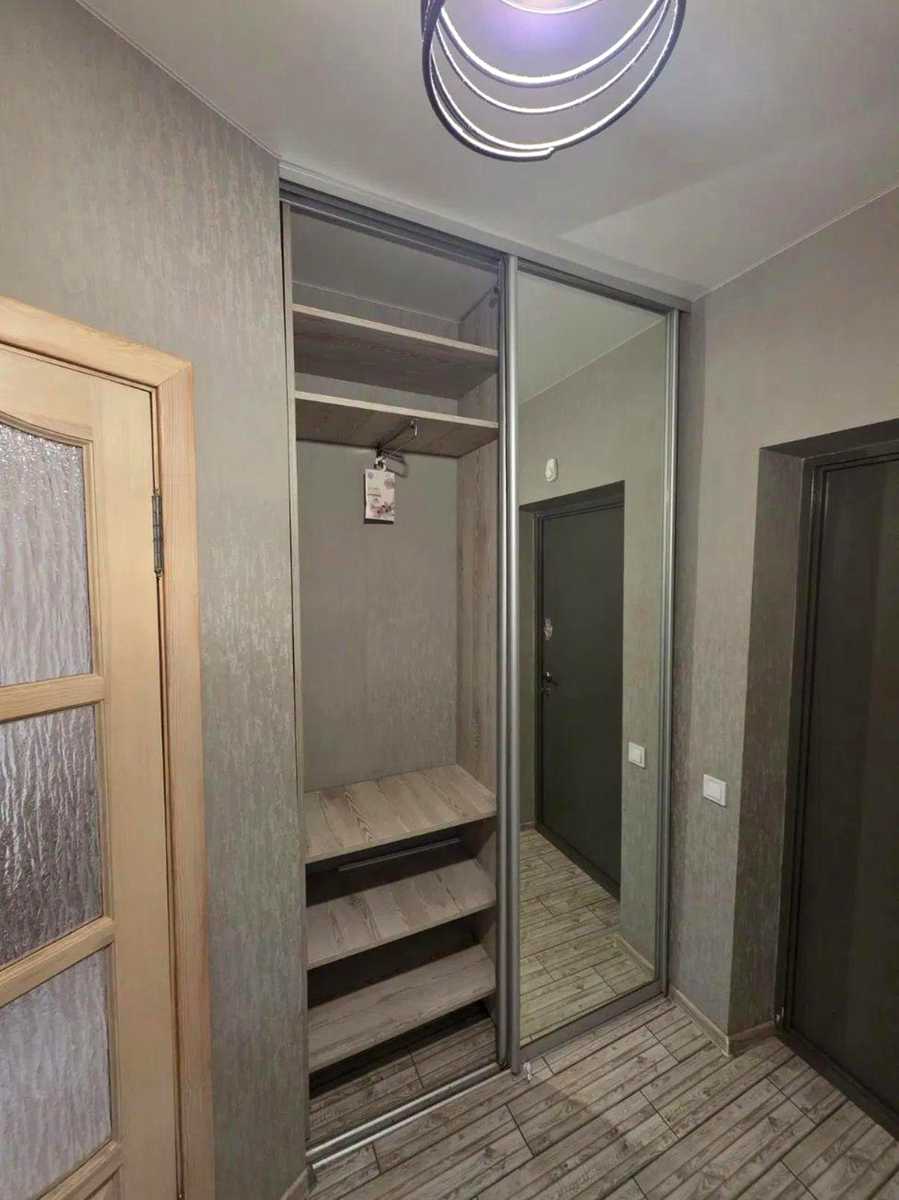 1879947526477349