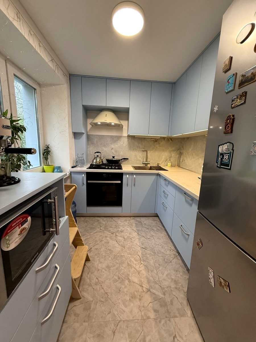 1879948795276736