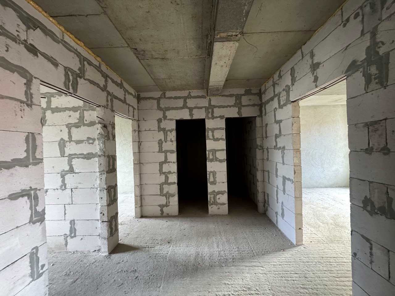 1879952986084047
