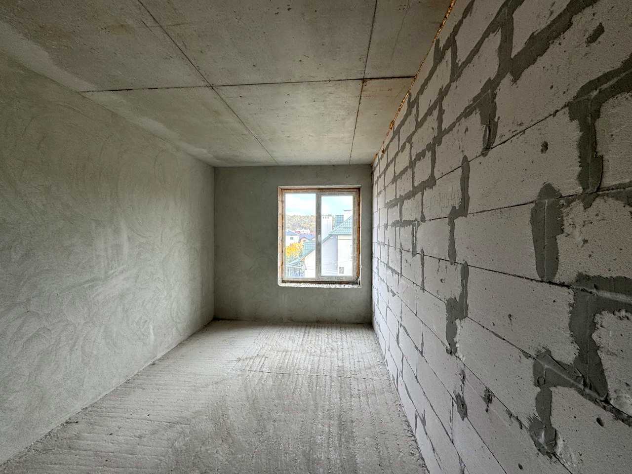 1879952996085630