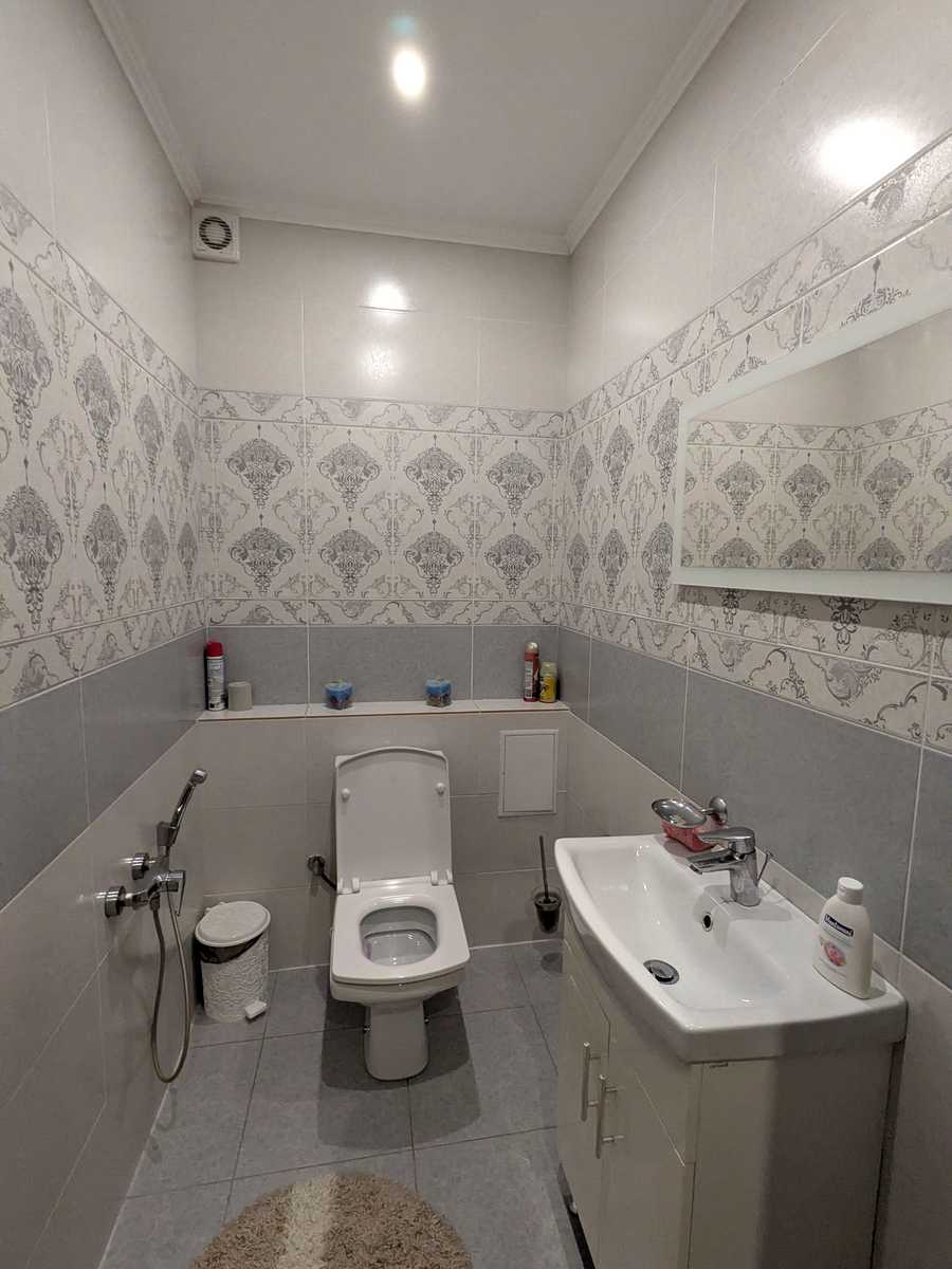 1880008064161195