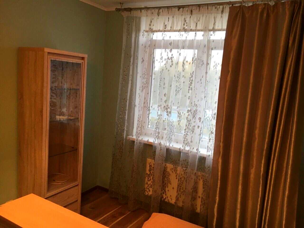1880009295636117