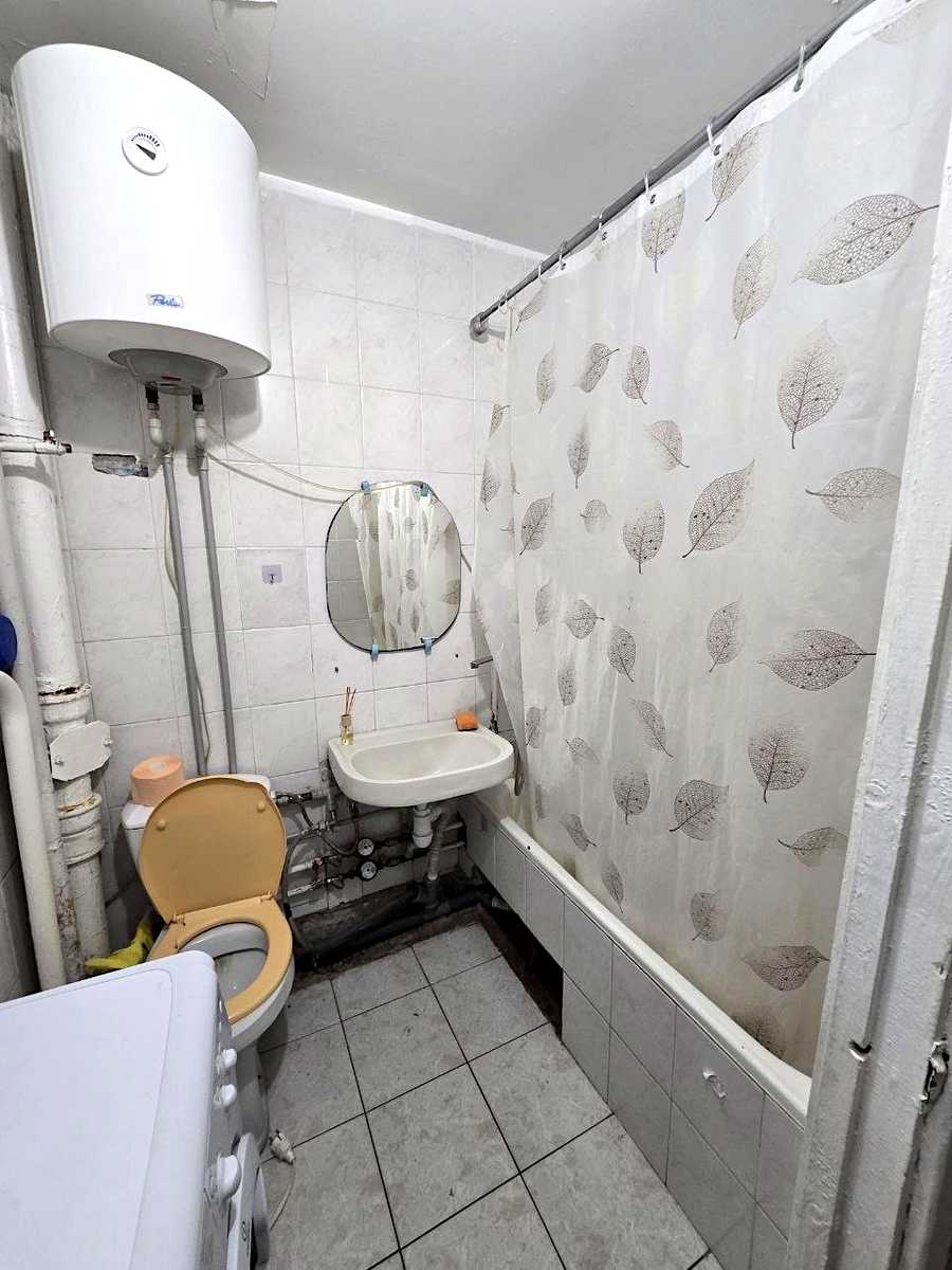 1880013937875405