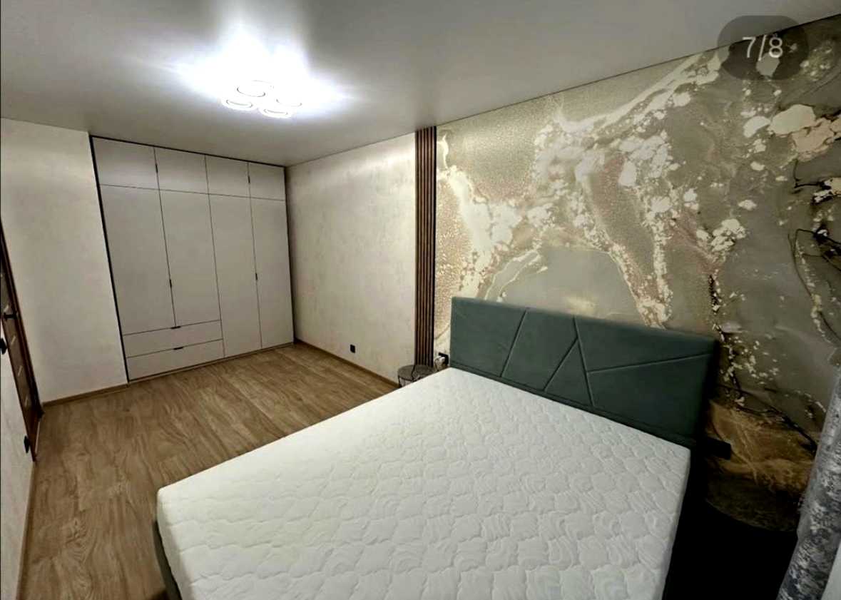 1880015148121256