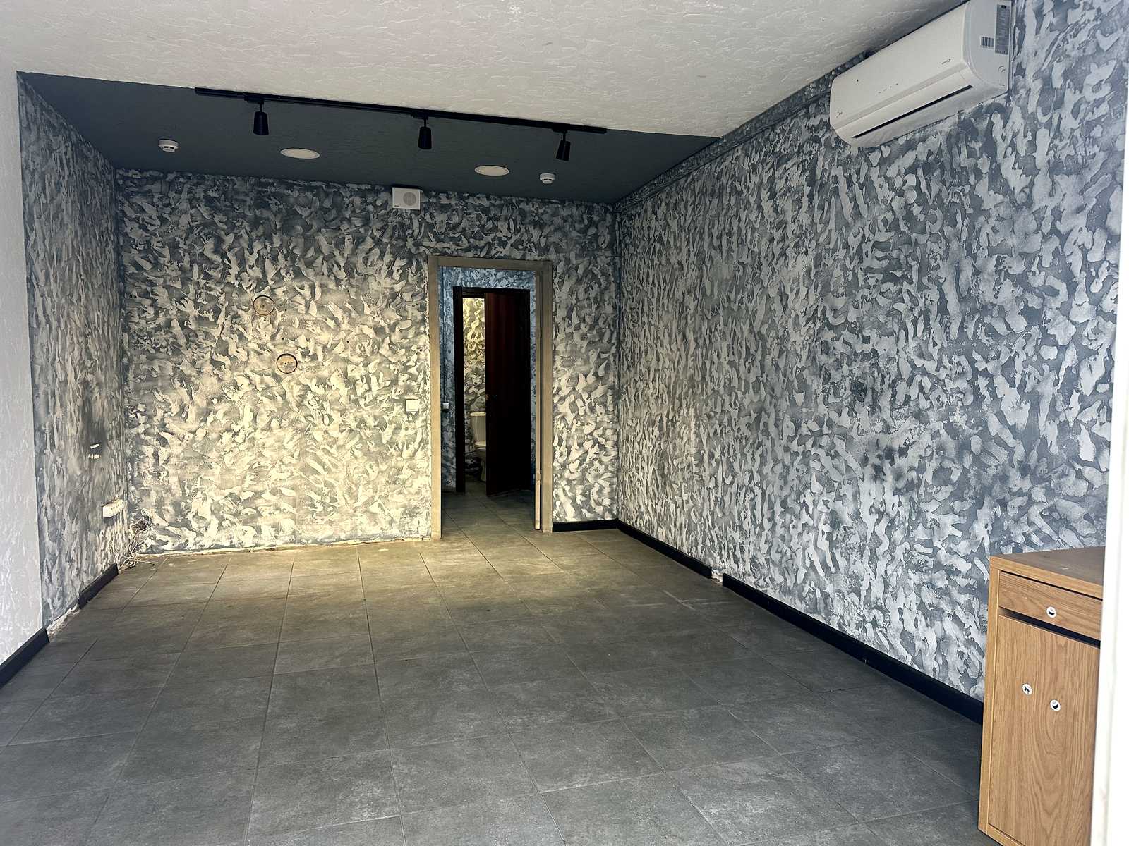 1880018726869151