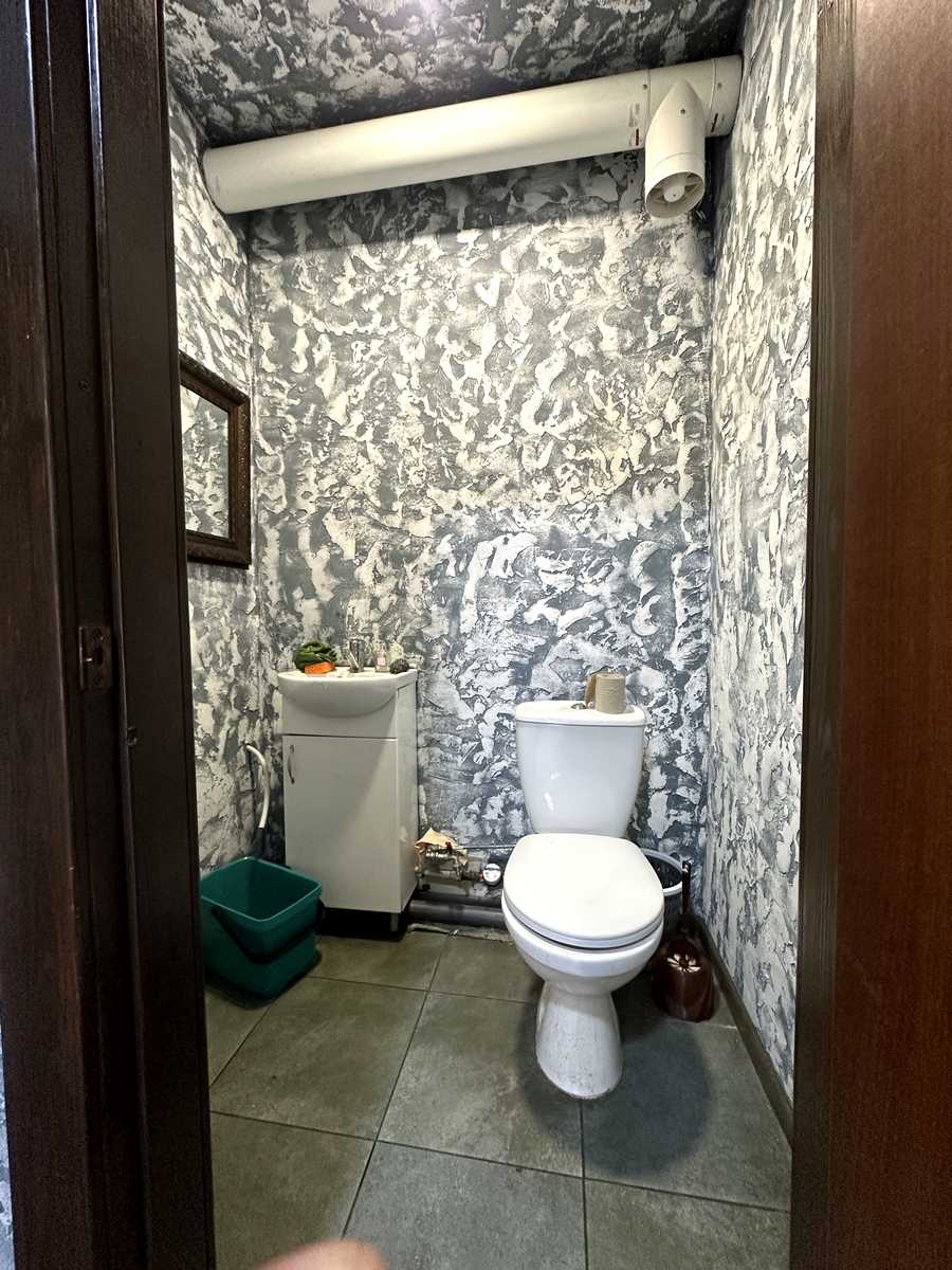 1880018726984215
