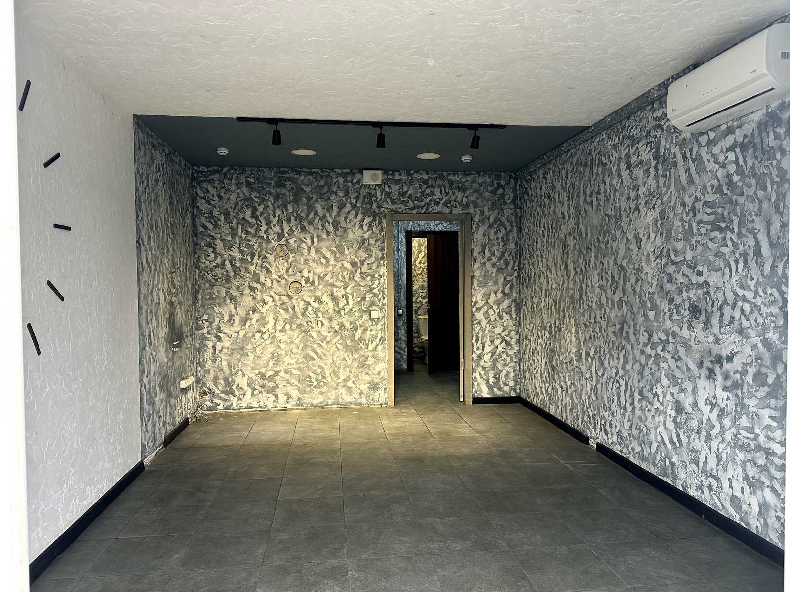 1880018729357864