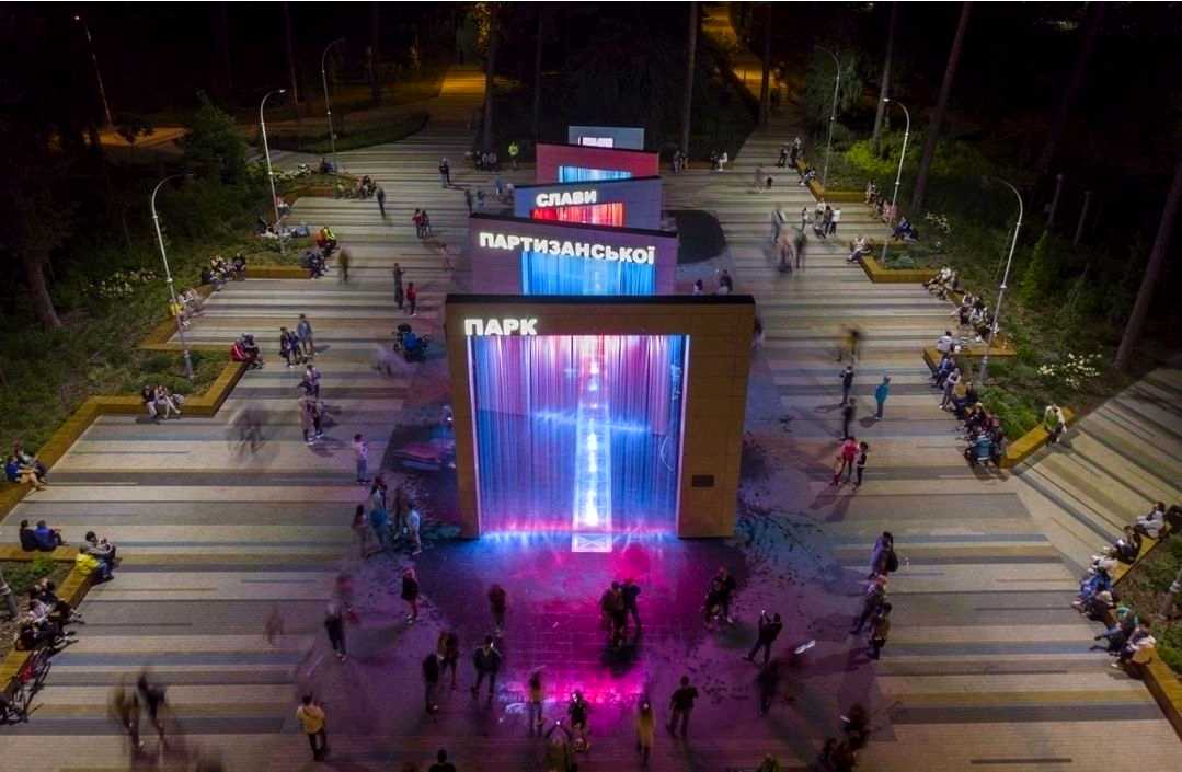 1880028497035921
