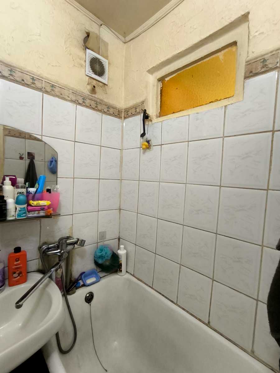1880029210233297