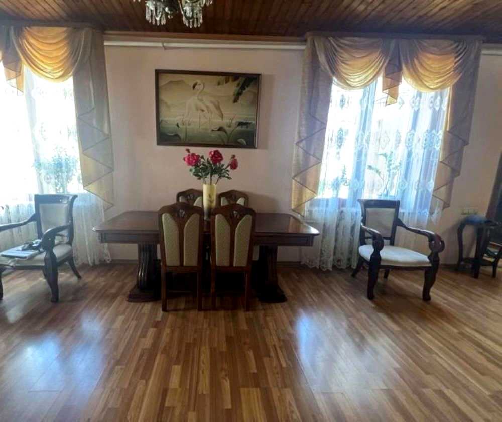 1880031982275358