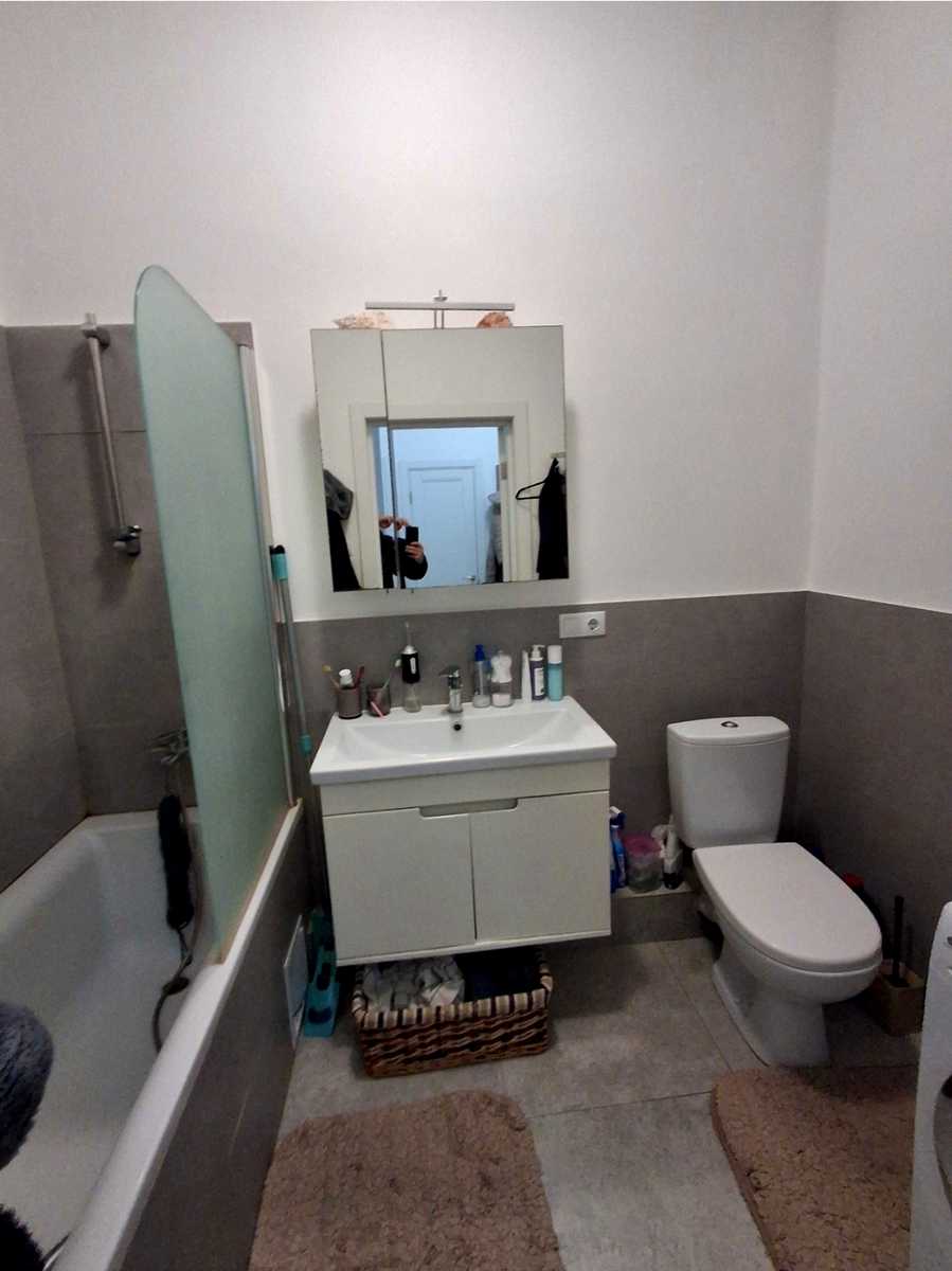 1880033054538884