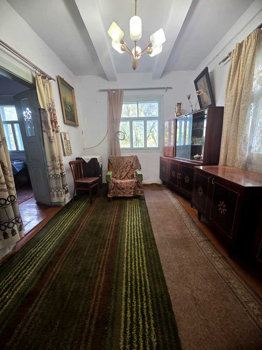 1880038446606543