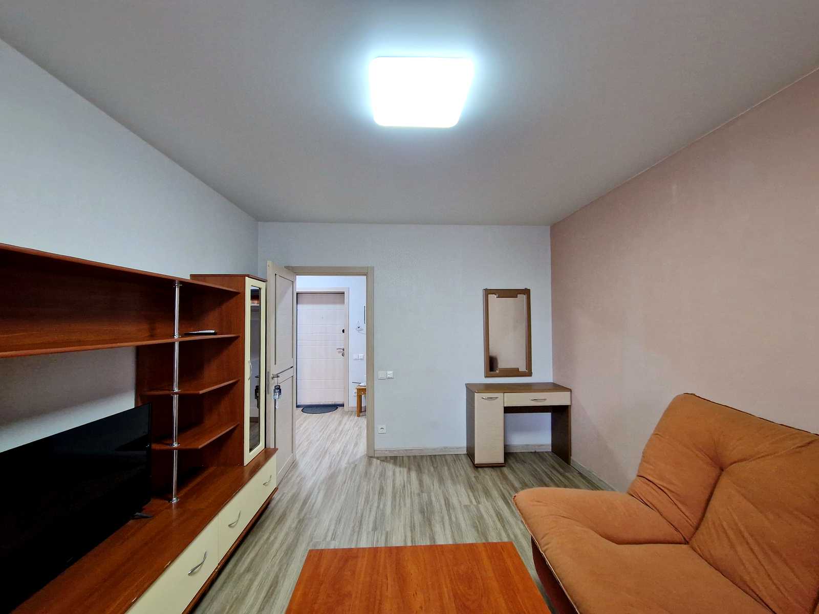 1880086353370875