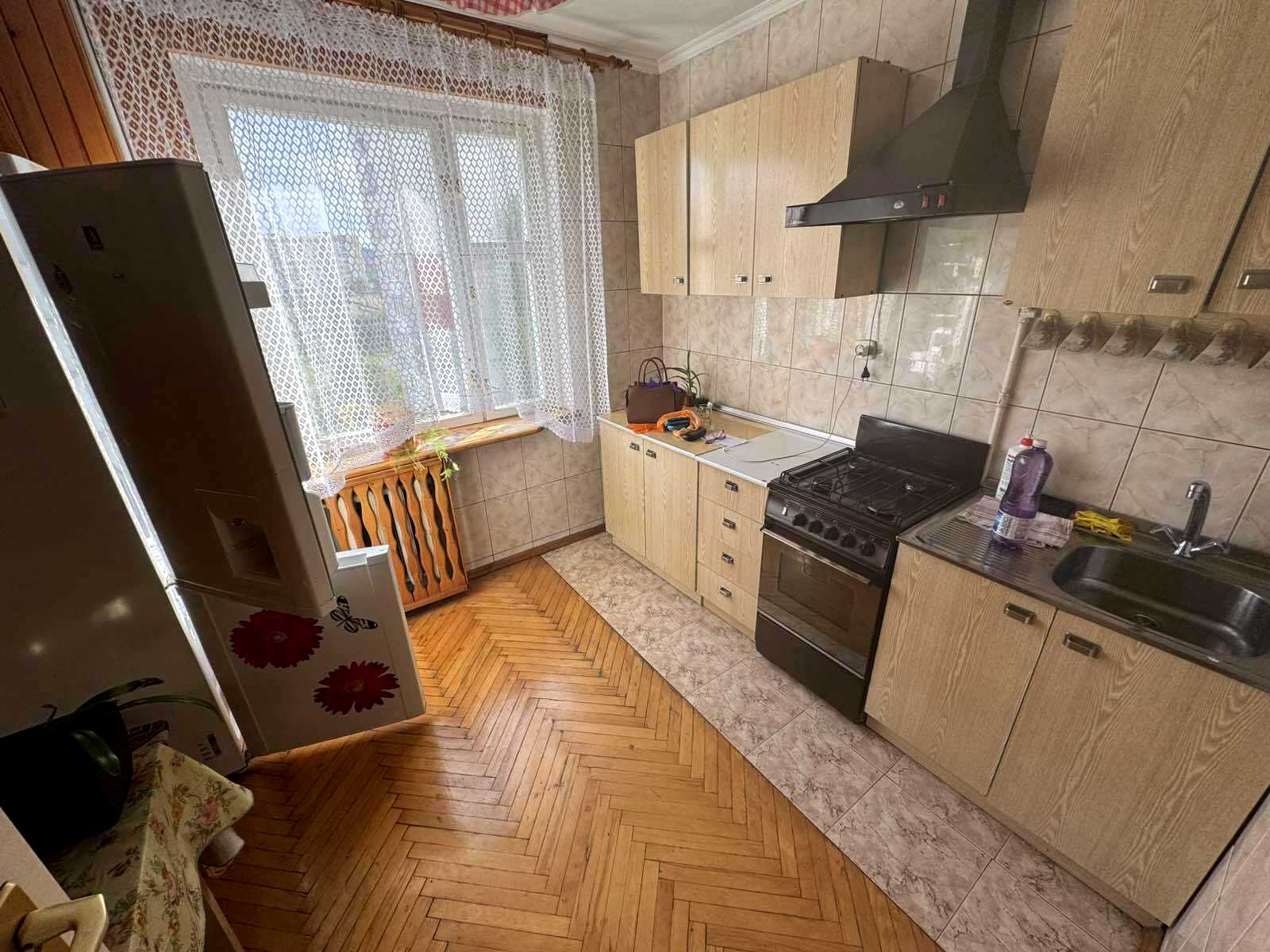 1880094563382144