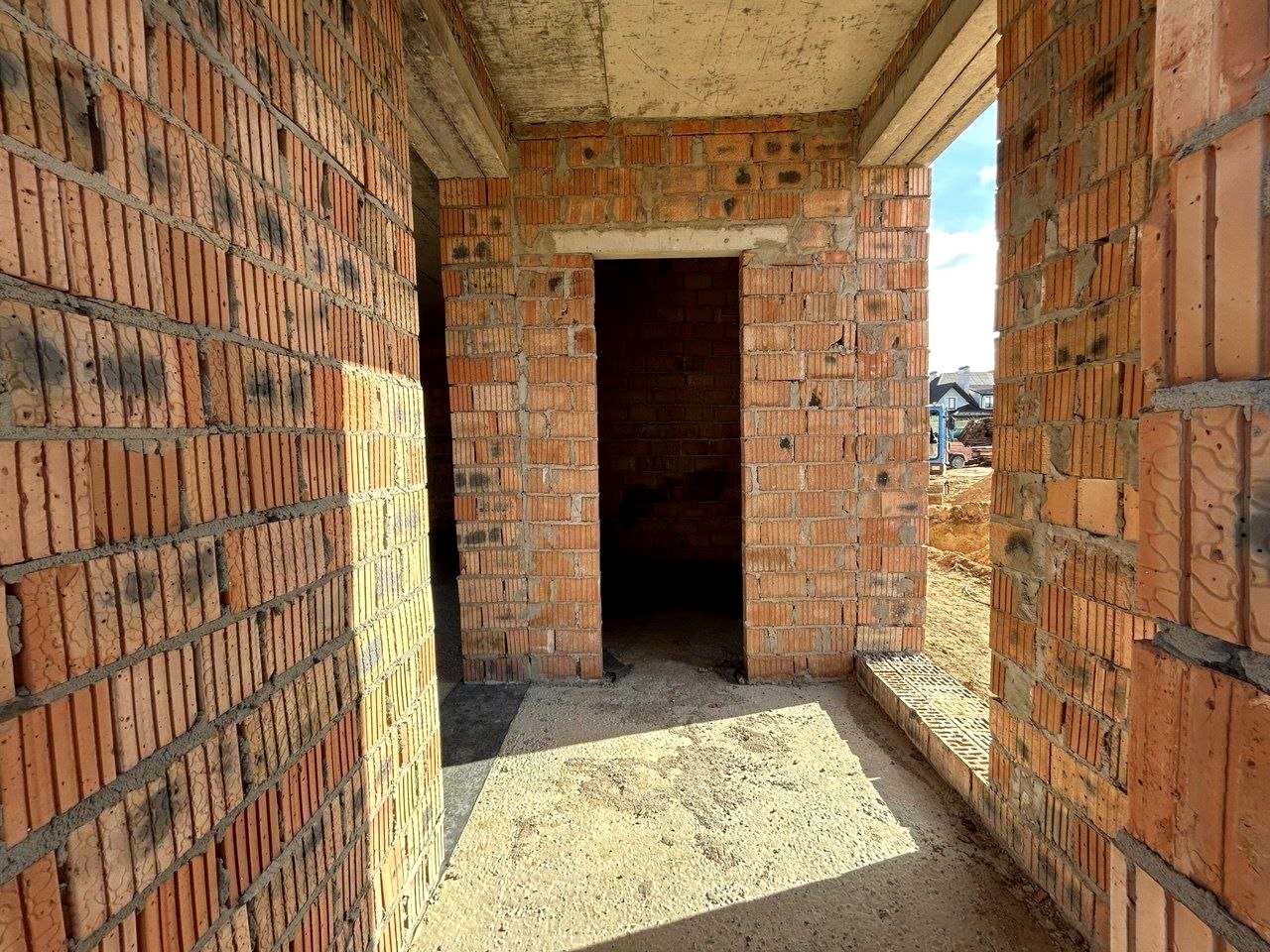 1880097909557557