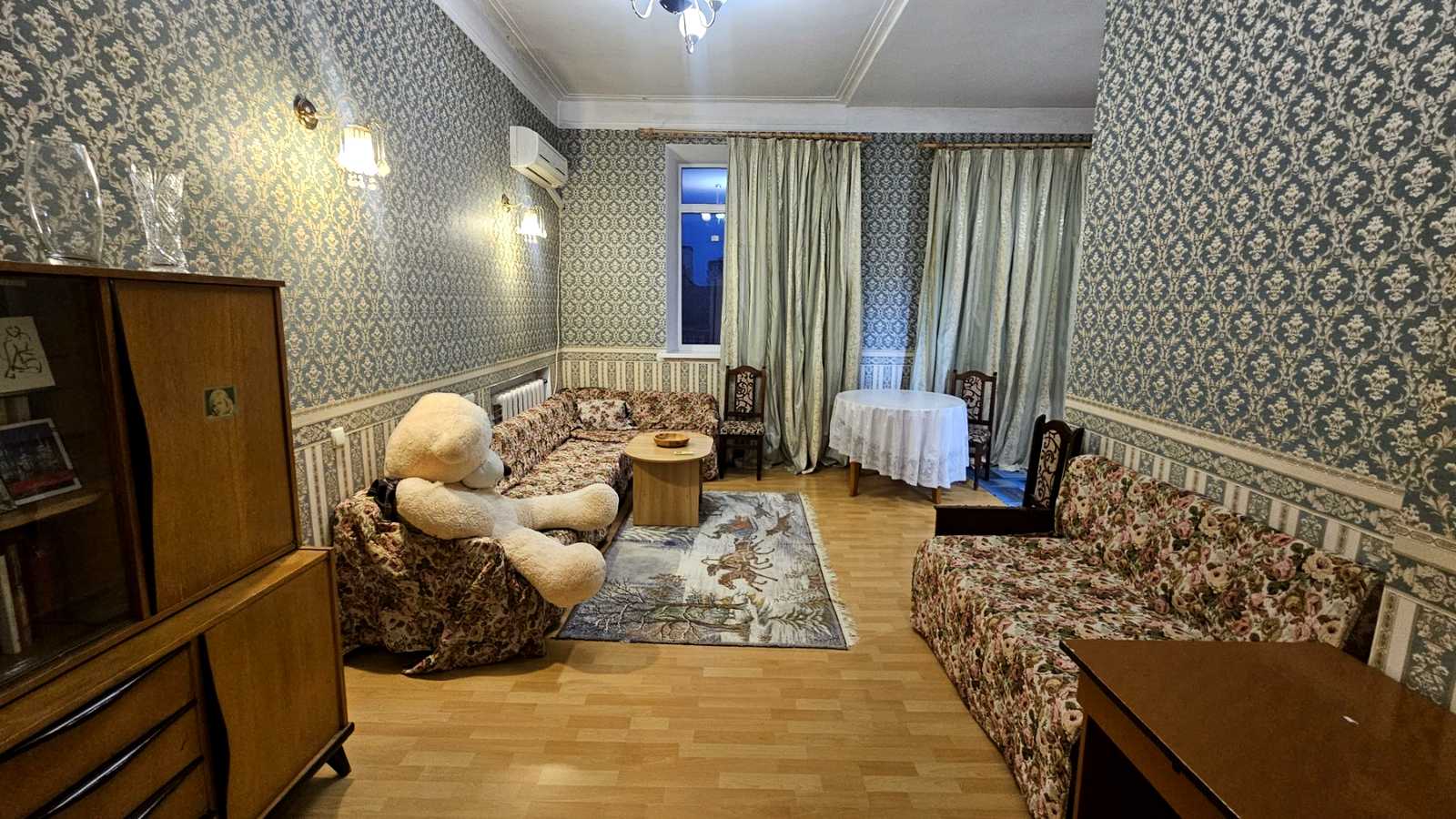1880098247768957