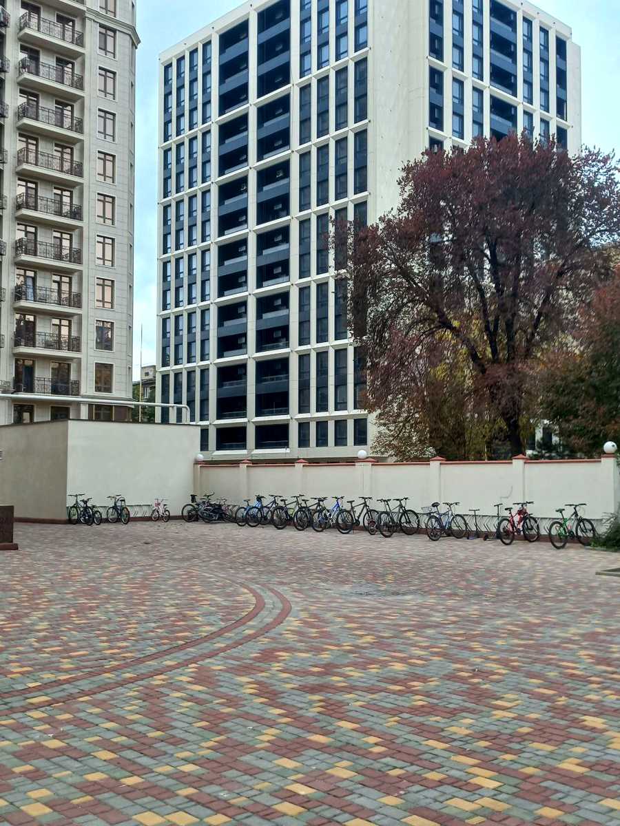 1880098424044157
