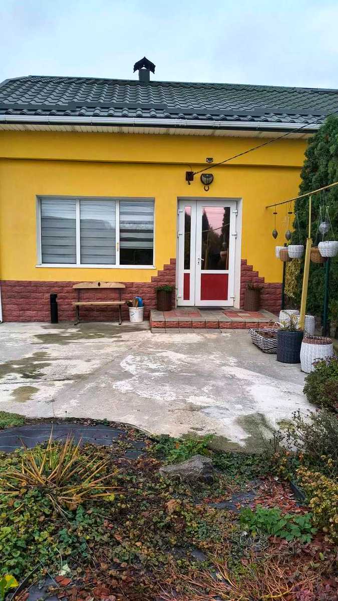 1880099699755686