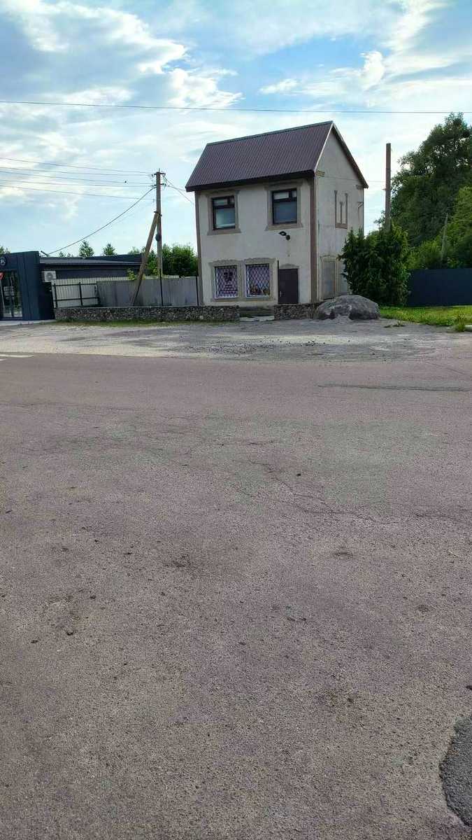 1880099853680942