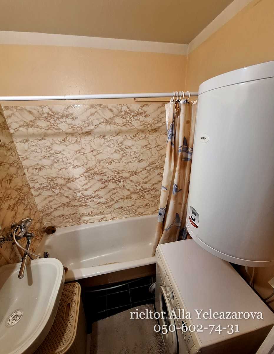1880100185651743