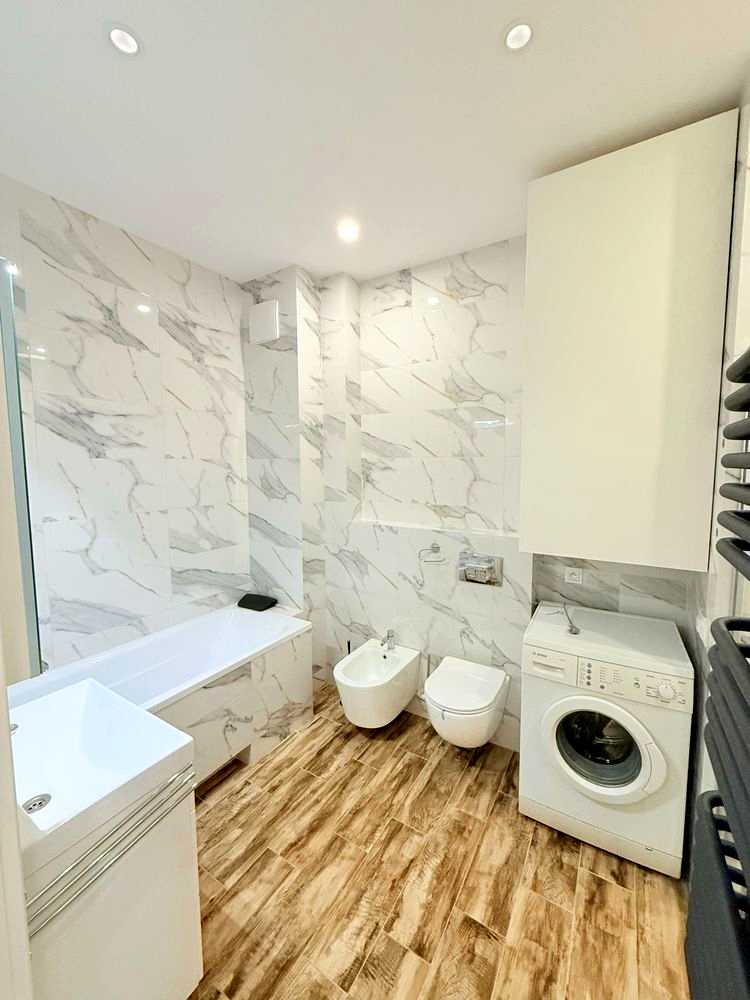 1880100777230240