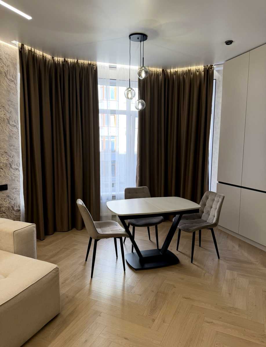 1880101325746707