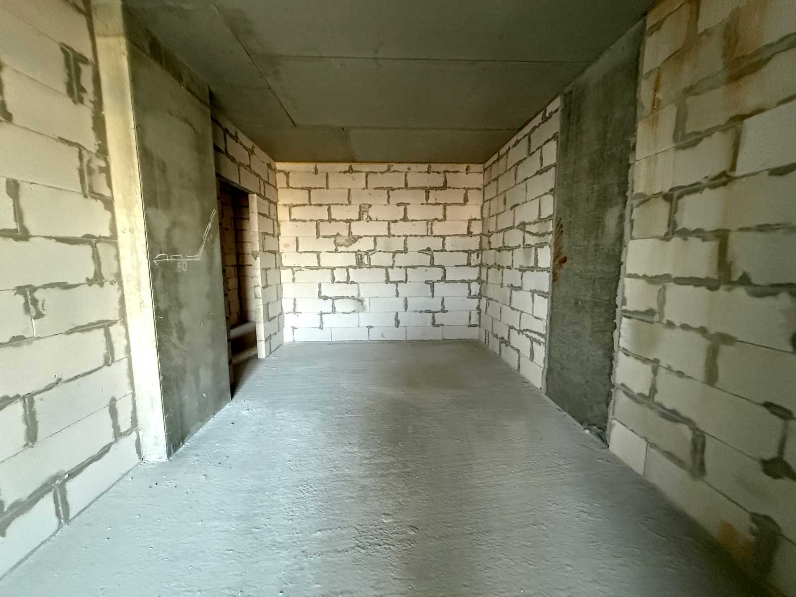 1880103693985935