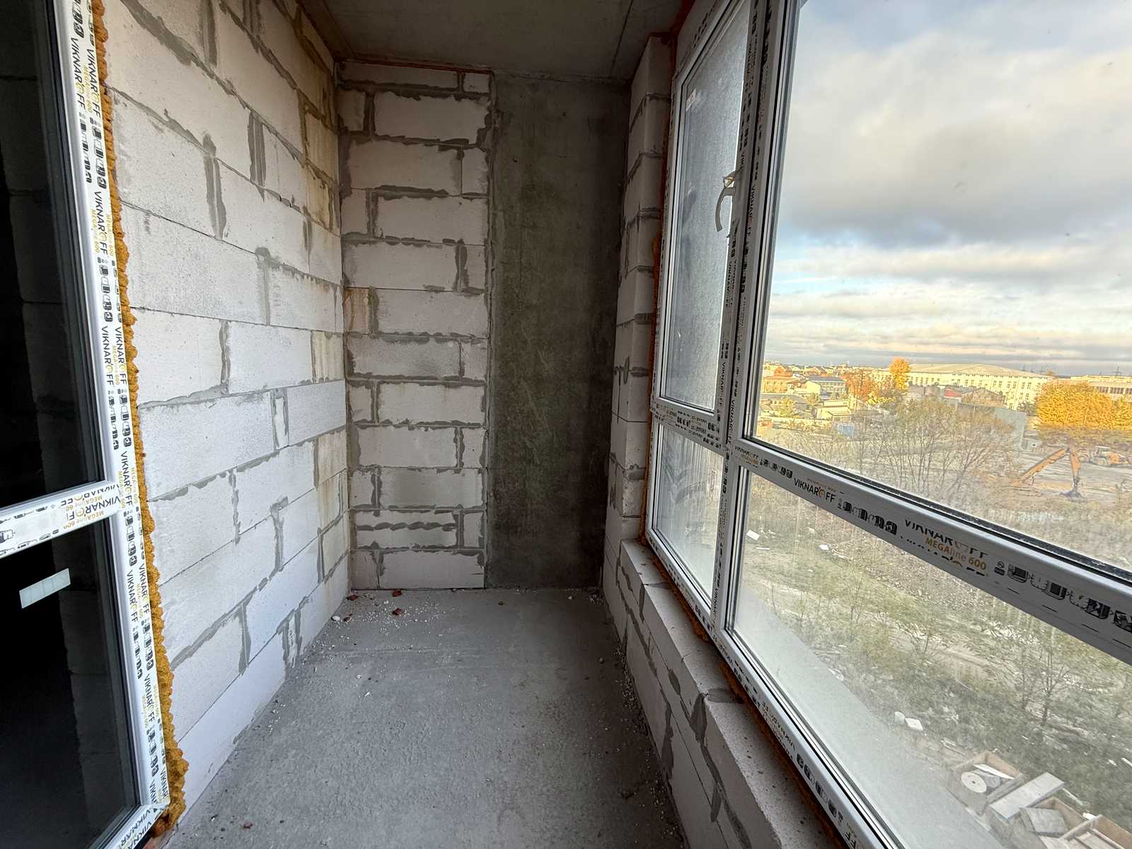 1880103716815363