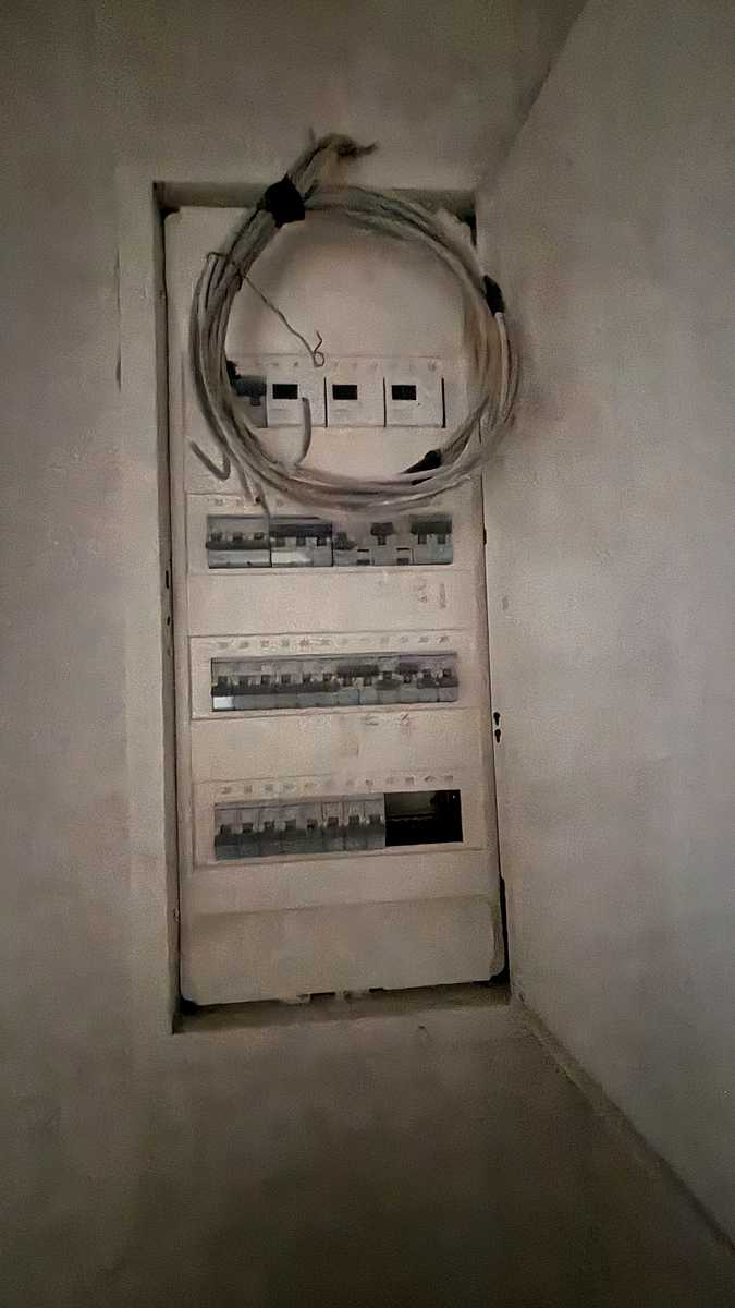 1880103776232656