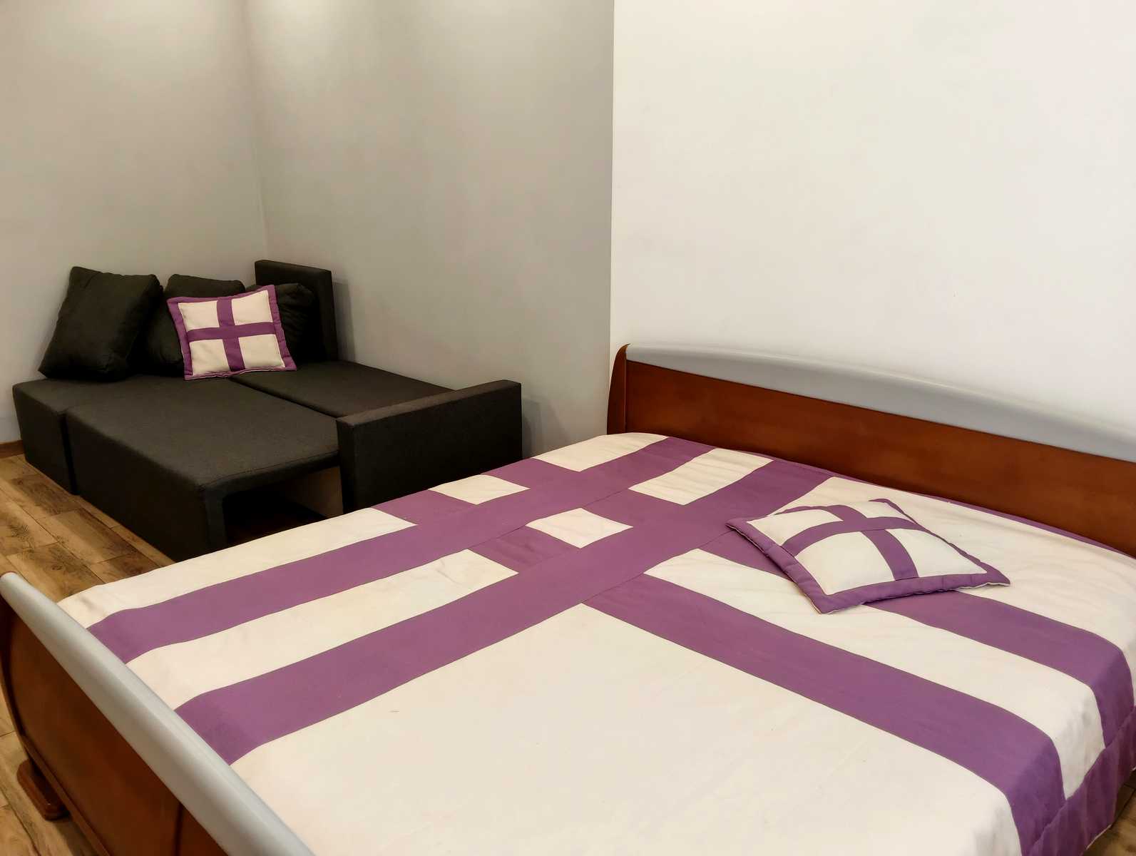 1880104421993893