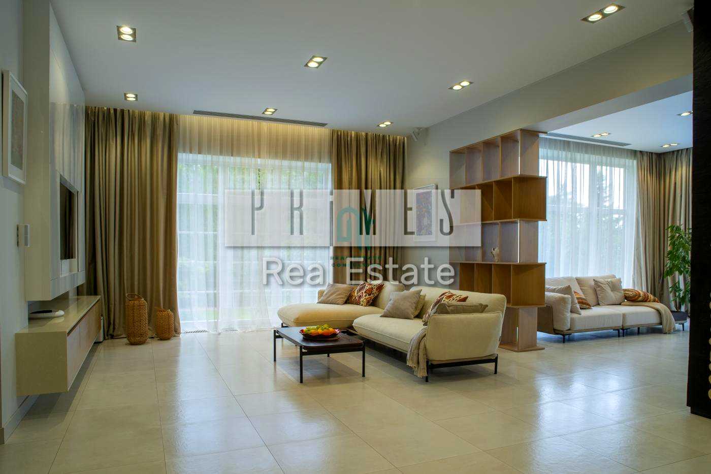 1880105685467396