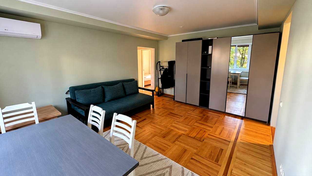 1880106087100801