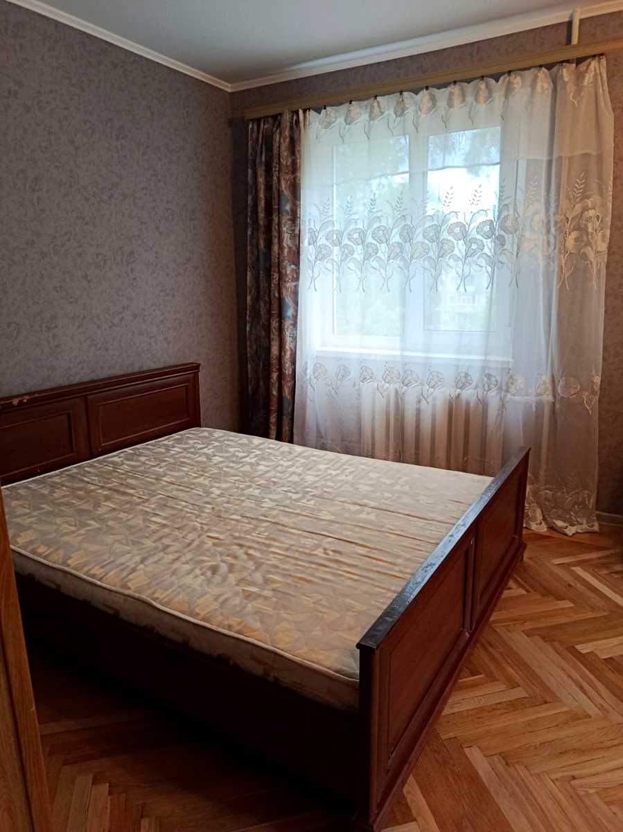 1880107856850703