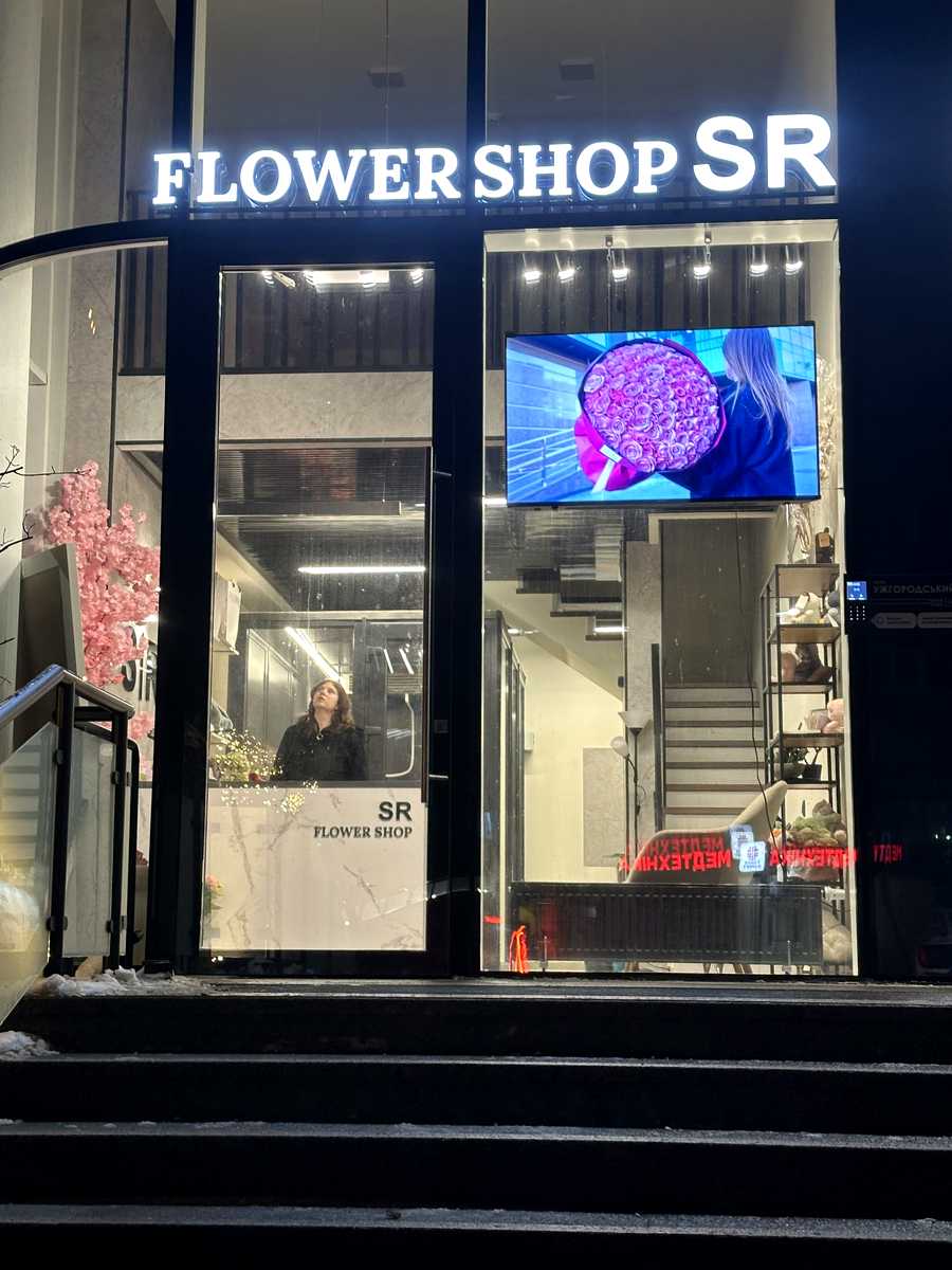 1880108858222464