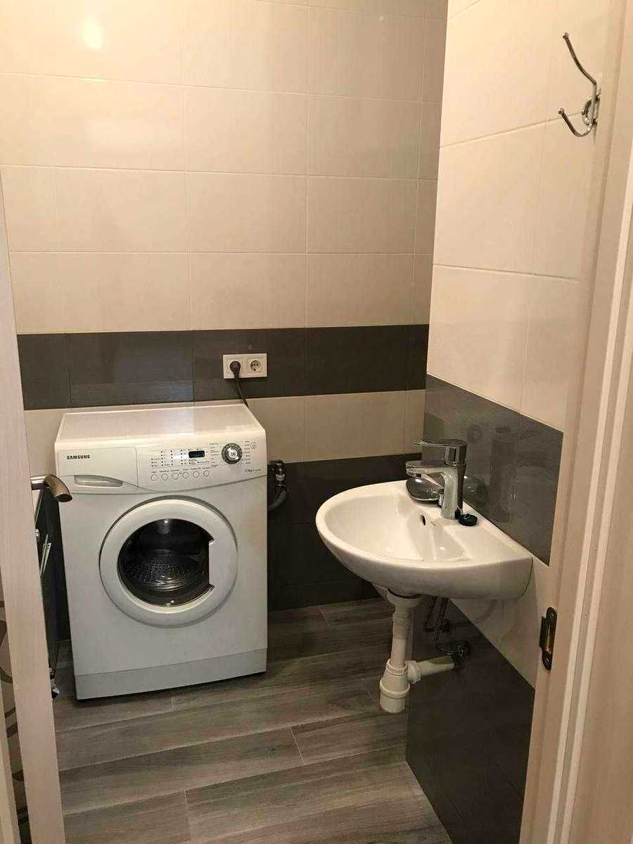 1880109738307958