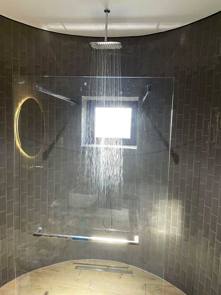 1880110371870596
